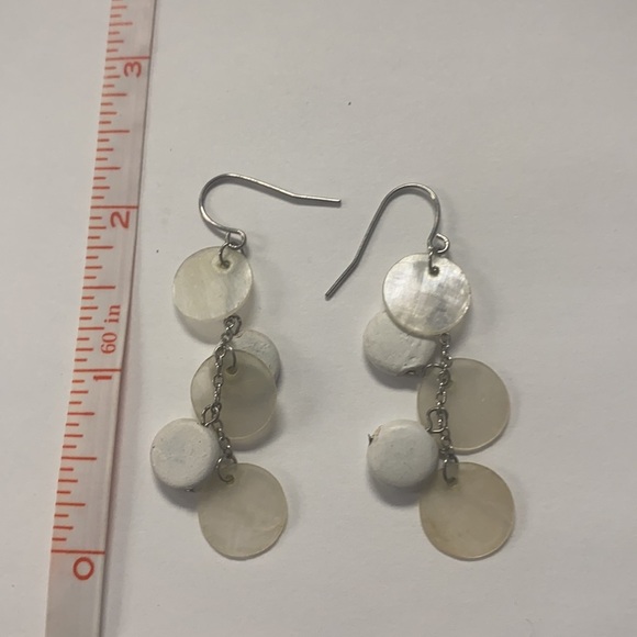 White dangle earrings - Picture 2 of 2